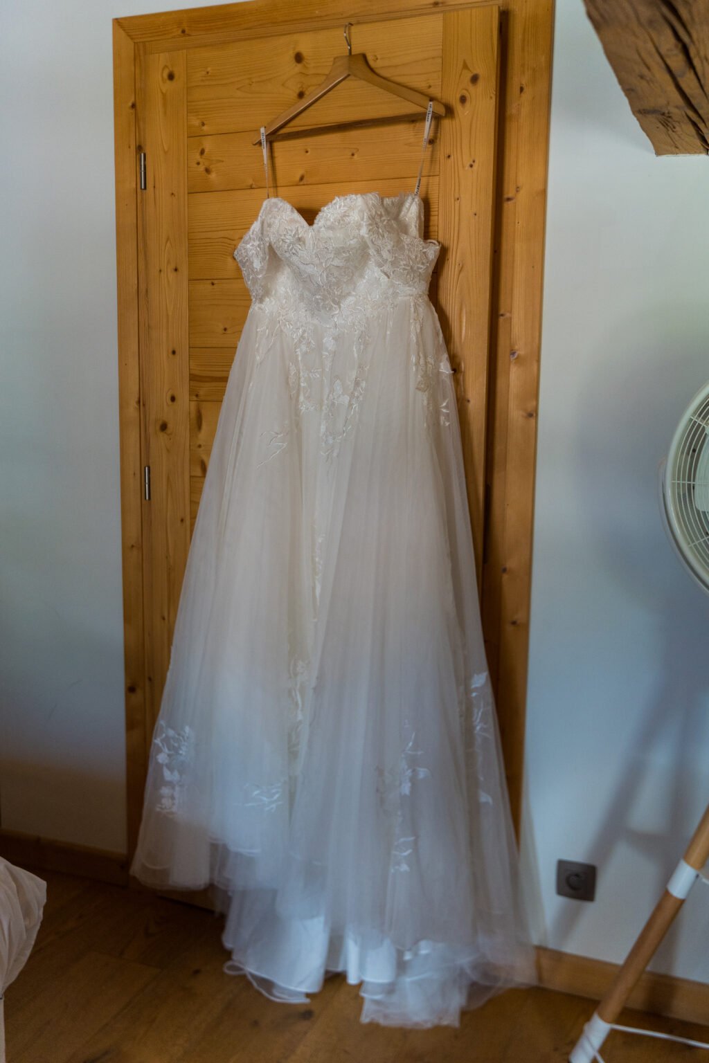 La robe suspendue, le matin du mariage