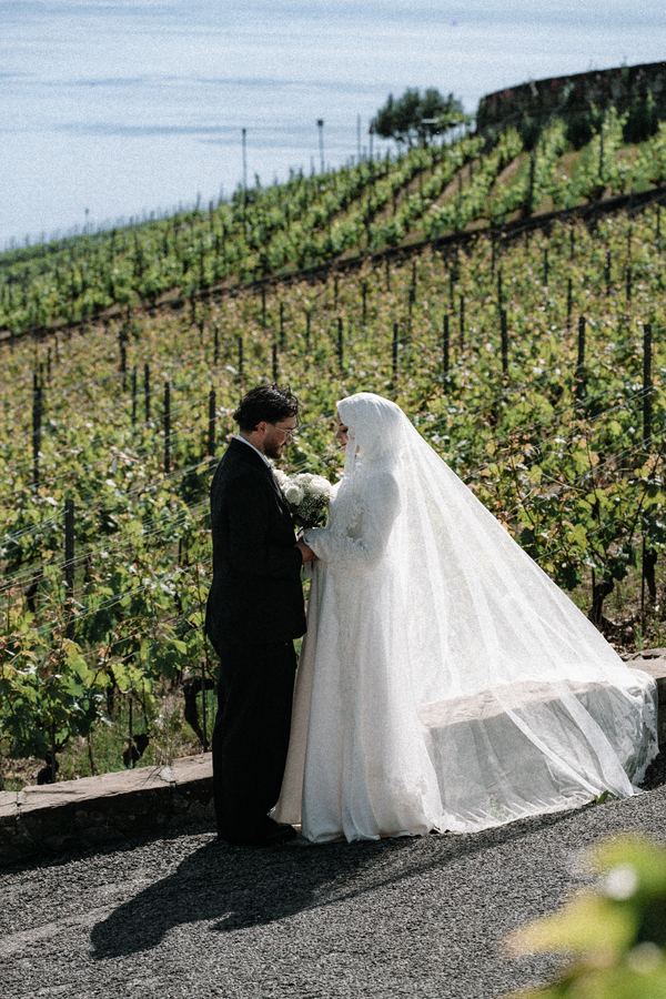 Les mariés dans les vignes