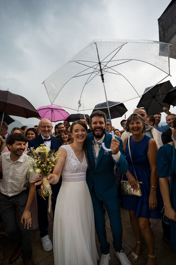 La sortie sous les parapluies, un jour de pluie
