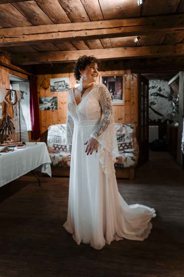 La mariée dans la chambre du chalet