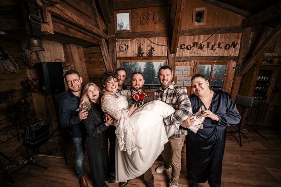 La soirée au chalet, tous les invités réunis